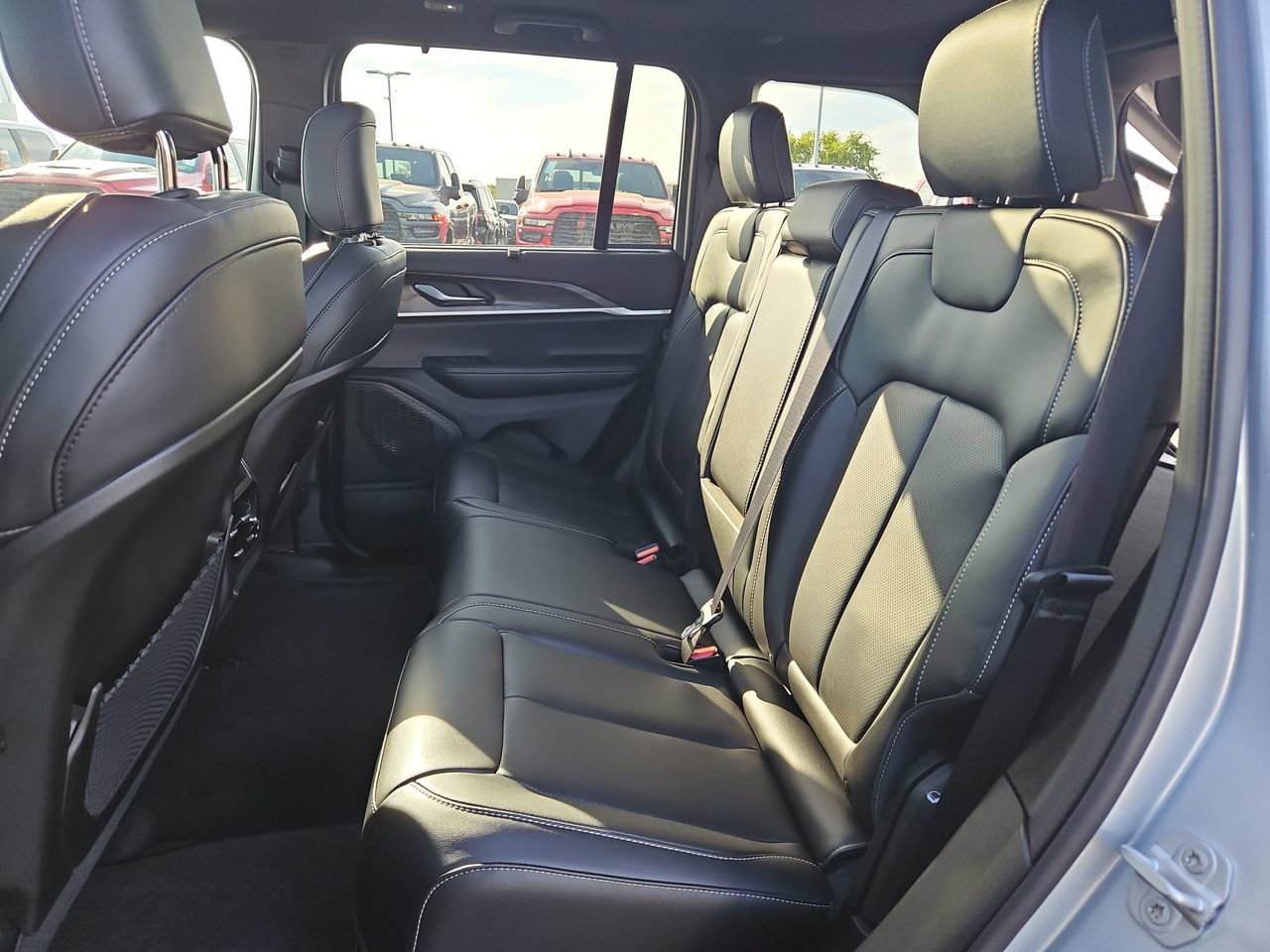 New 2025 Jeep Grand Cherokee Limited w/ Luxury Tech Group II image 13