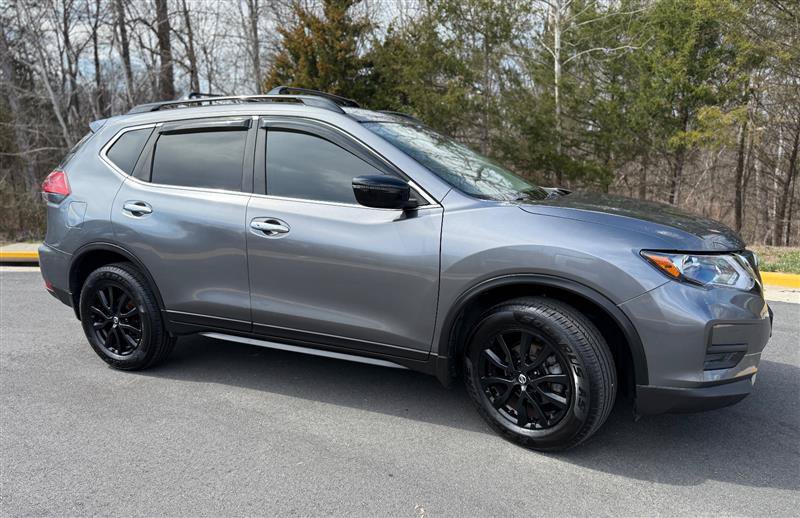Used 2017 Nissan Rogue SV w/ Midnight Edition AWD/4WD image 4