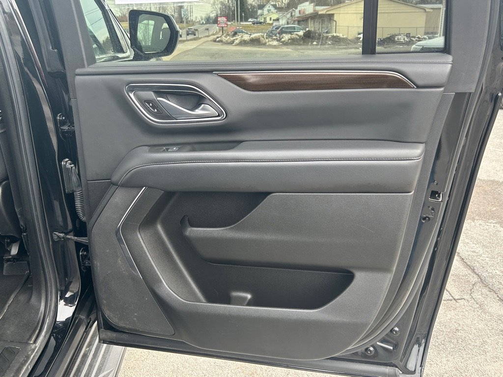 Used 2022 GMC Yukon XL SLE image 26