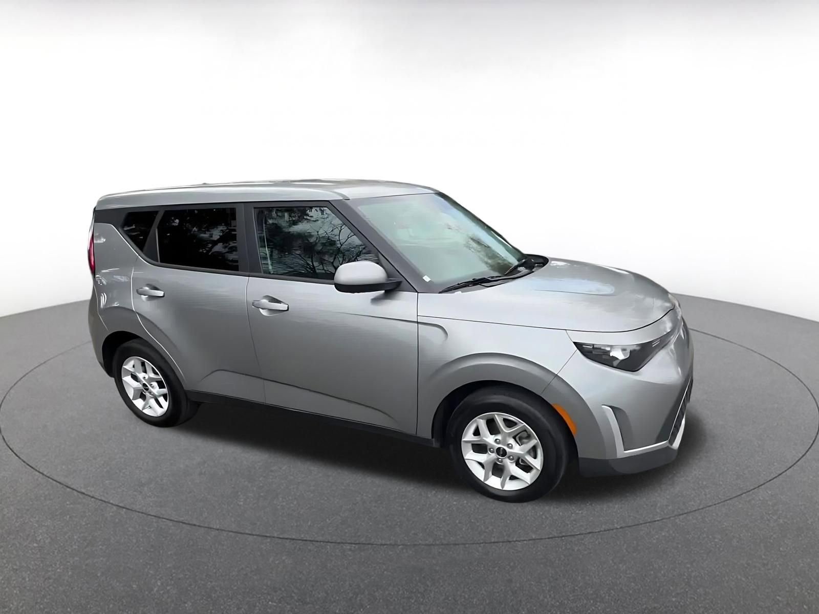 Used 2025 Kia Soul LX w/ LX Technology Package image 2