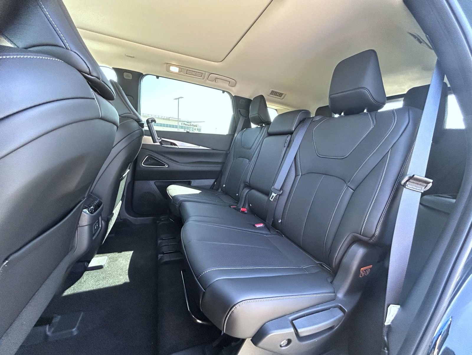 New 2026 INFINITI QX60 Luxe w/ Family Package image 11