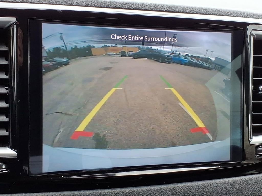 Used 2024 Chrysler Pacifica Touring-L image 22