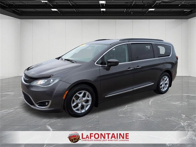Used 2017 Chrysler Pacifica Touring-L w/ Tire & Wheel Group image 1