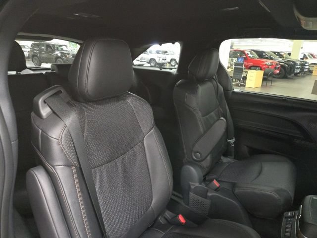 New 2026 Toyota Sienna Platinum AWD/4WD image 12