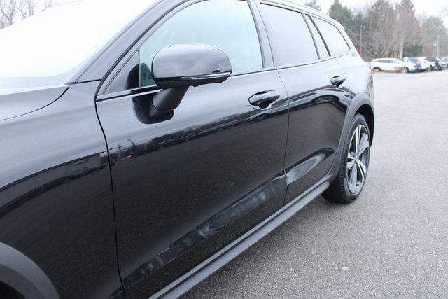 Used 2025 Volvo V60 B5 Cross Country Plus image 47