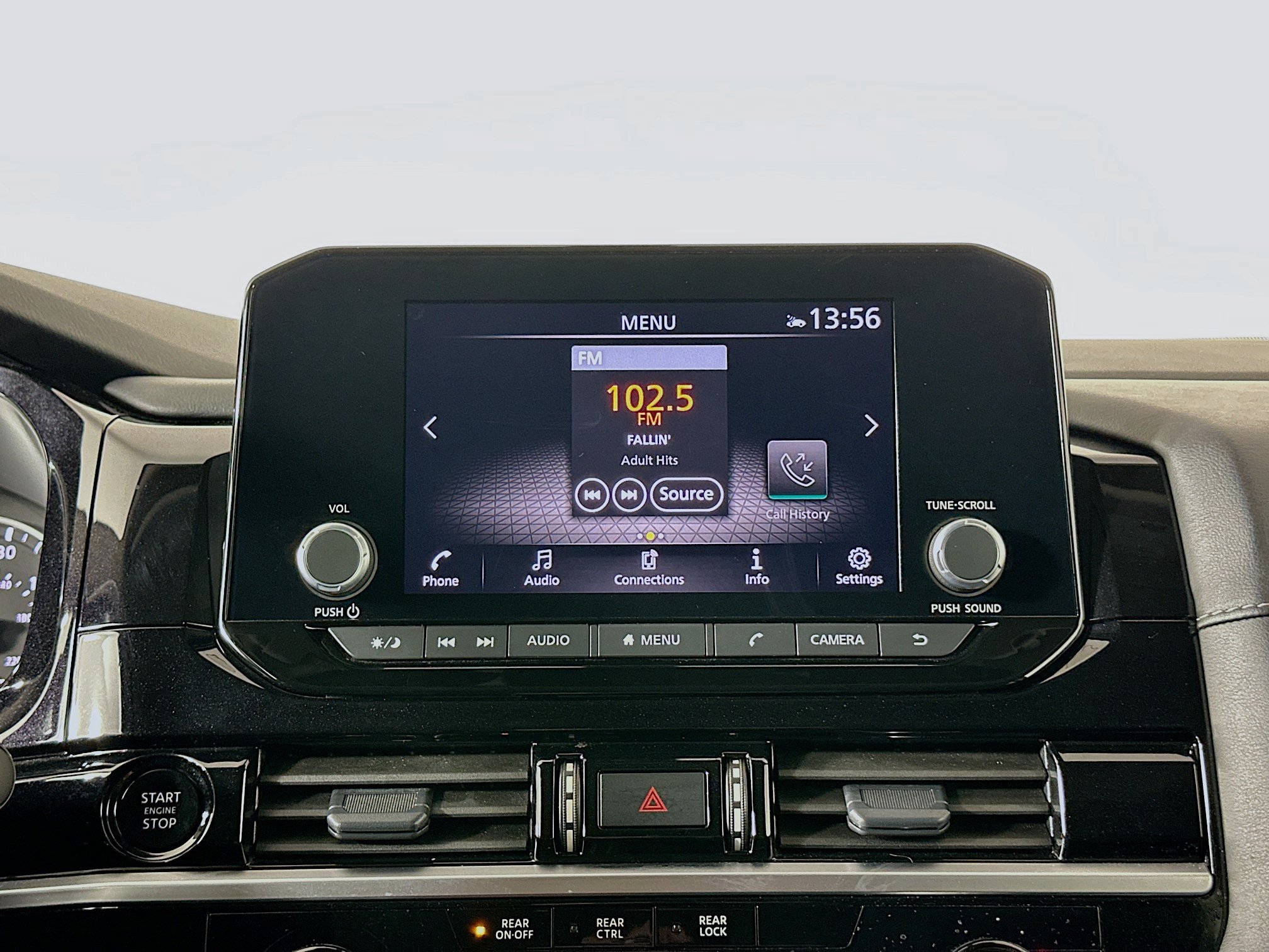Used 2025 Nissan Pathfinder SV FWD image 21