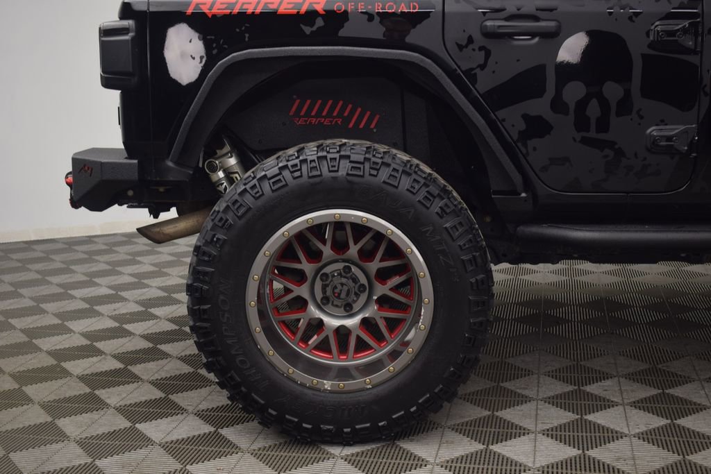 Used 2018 Jeep Wrangler Unlimited Sahara w/ Uconnect 4C Nav & Sound Group image 32