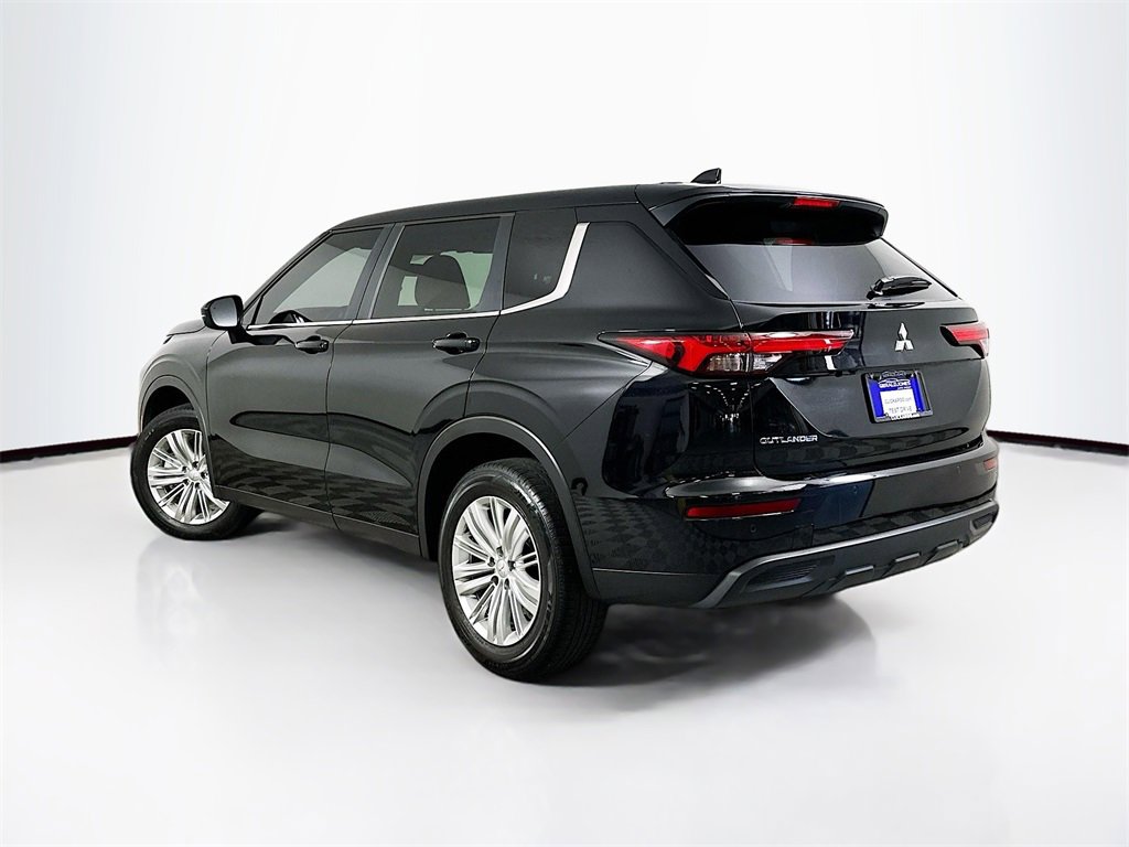 Used 2024 Mitsubishi Outlander ES image 6