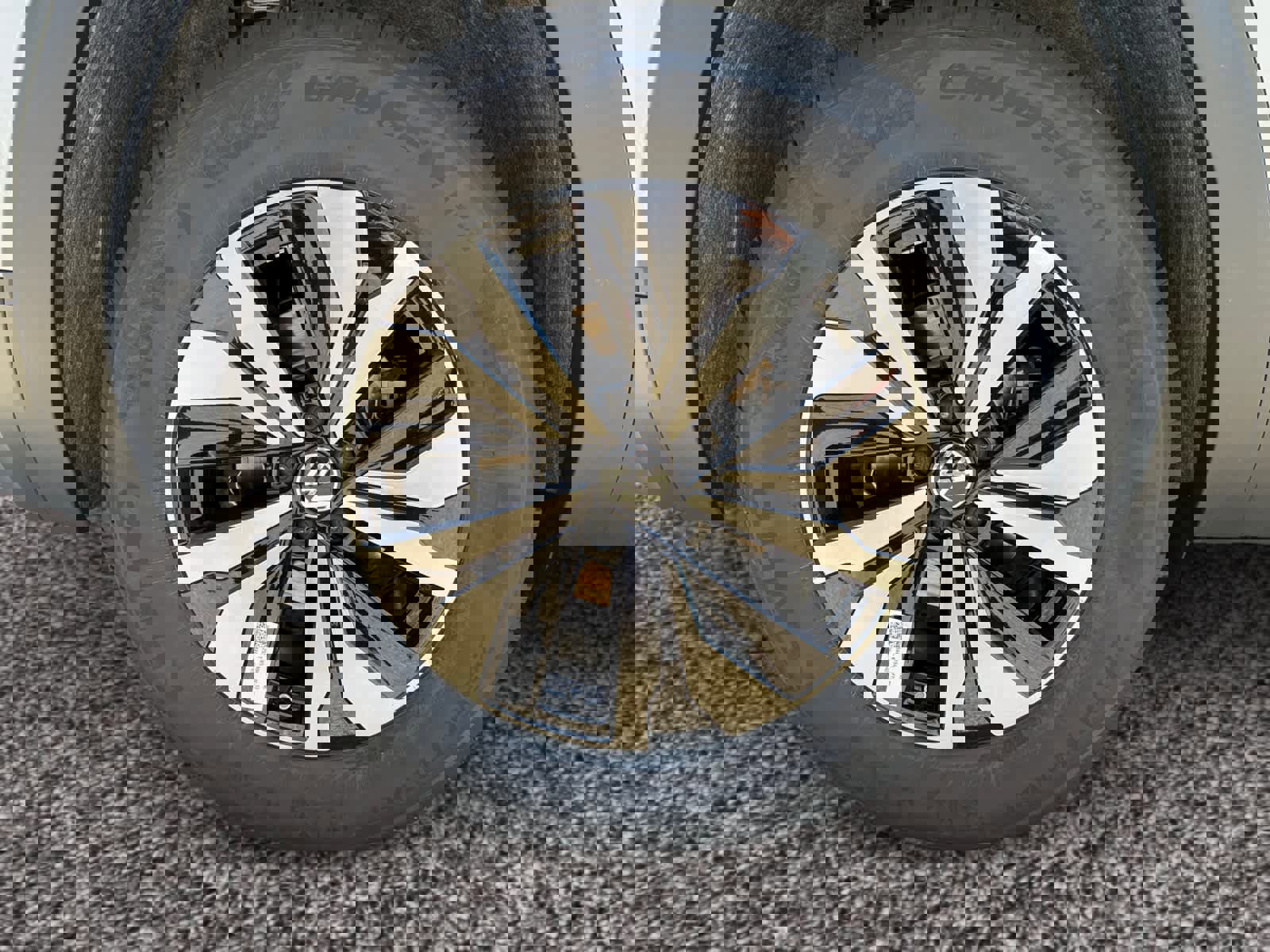 New 2026 Volkswagen Atlas Cross Sport SE image 14