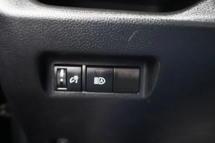 Used 2022 Toyota RAV4 LE AWD/4WD image 19