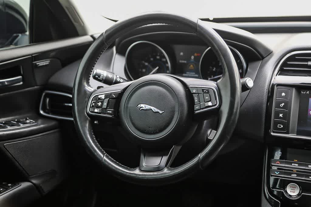 Used 2018 Jaguar XE Premium AWD/4WD image 12