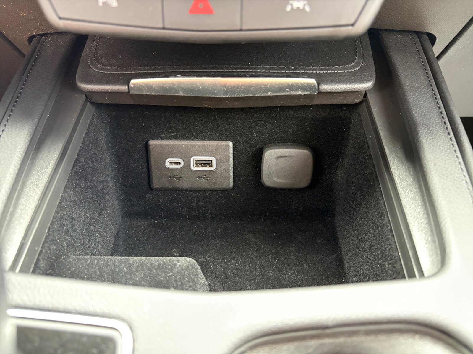 Used 2024 Cadillac XT4 Luxury w/ LPO, Floor Liner Package FWD image 18