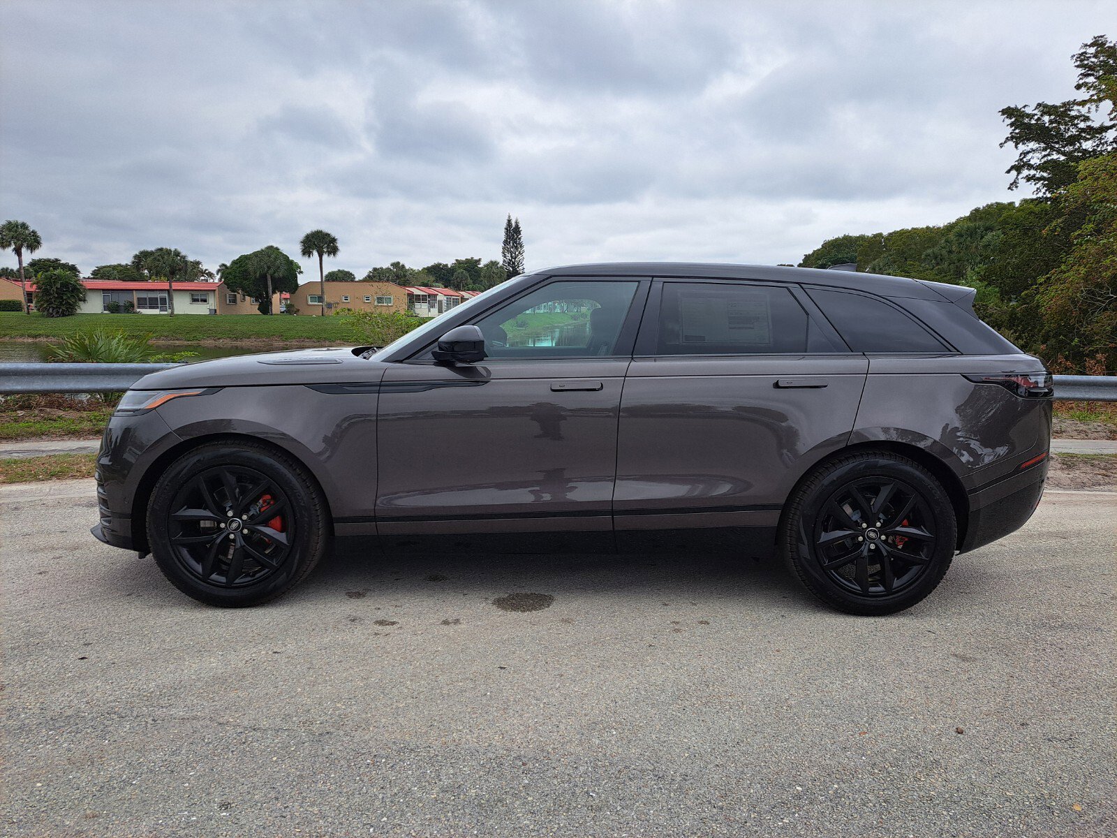 New 2025 Land Rover Range Rover Velar Dynamic SE image 5