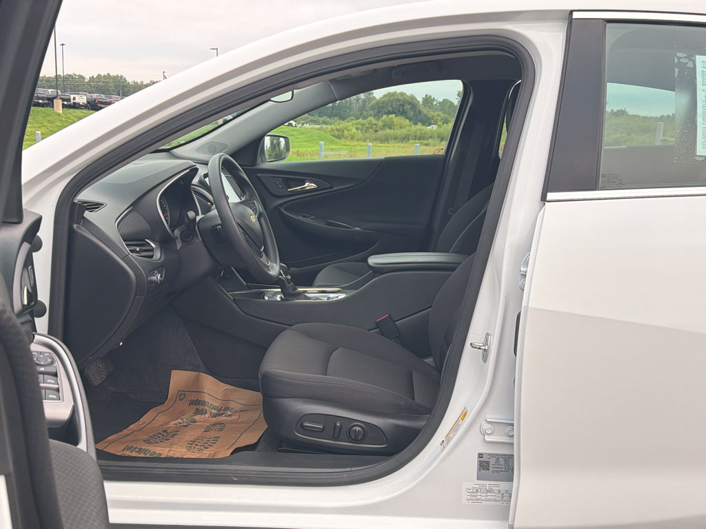 Used 2024 Chevrolet Malibu LT FWD image 13