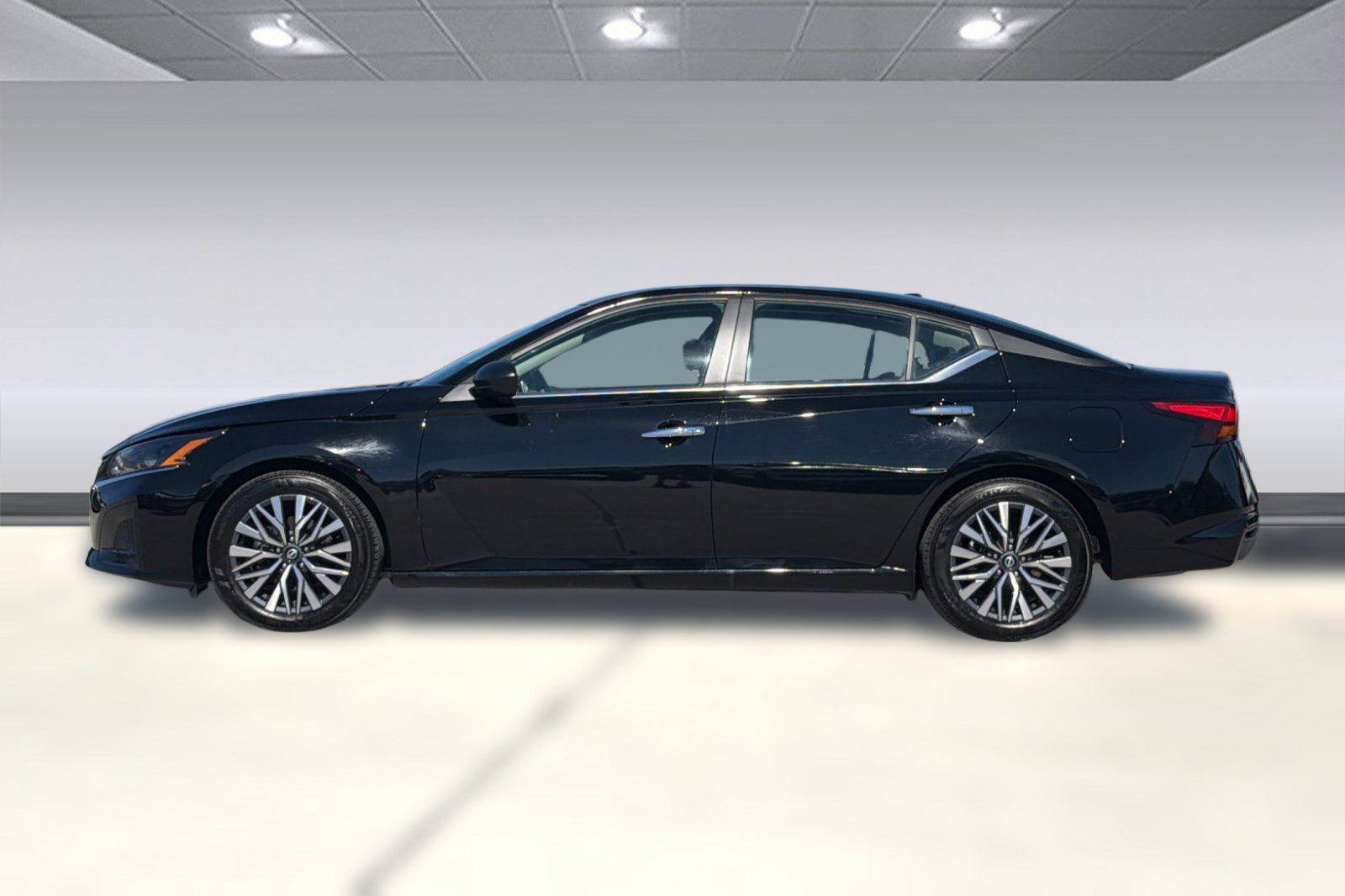 Used 2025 Nissan Altima 2.5 SV image 6