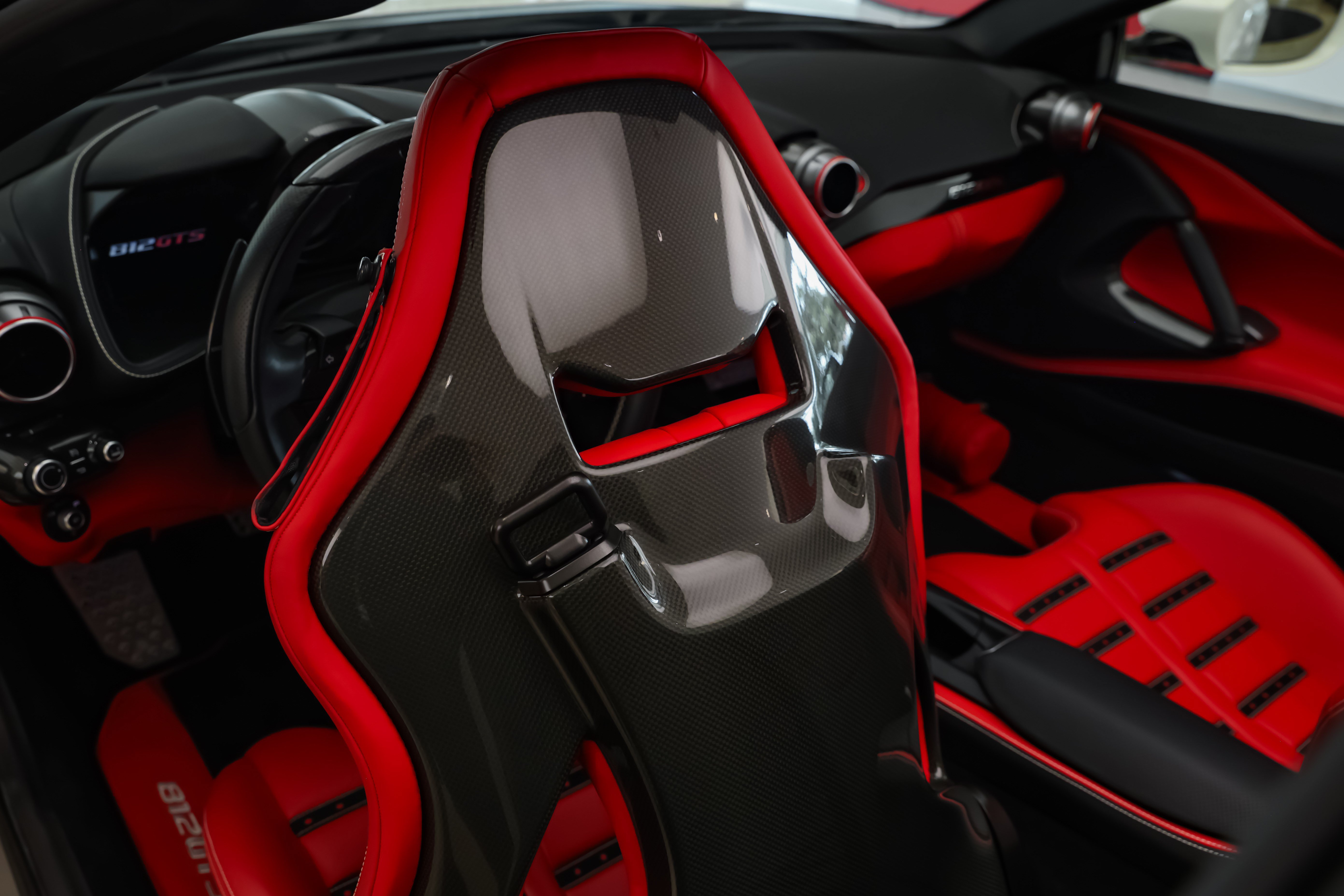 Used 2021 Ferrari 812 GTS RWD image 18
