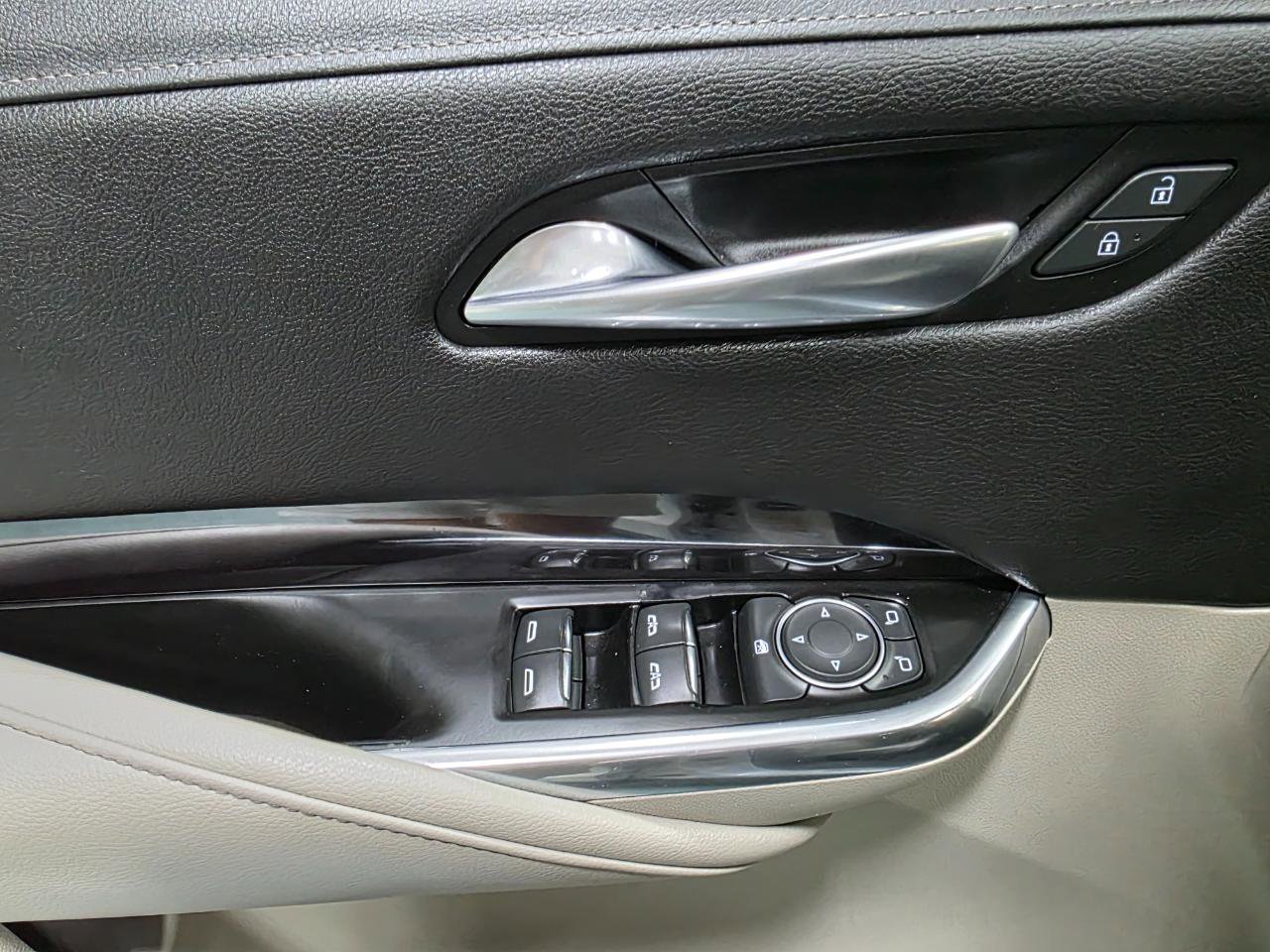 Used 2019 Cadillac XT4 Luxury w/ Cold Weather Package AWD/4WD image 18