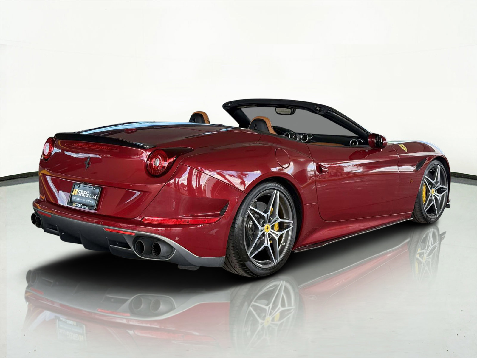 Used 2017 Ferrari California T image 3