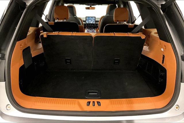 Used 2023 Lincoln Aviator Black Label w/ Class IV Trailer Tow Package image 39