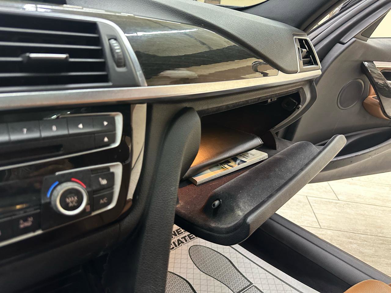 Used 2016 BMW 328i Sedan RWD image 30