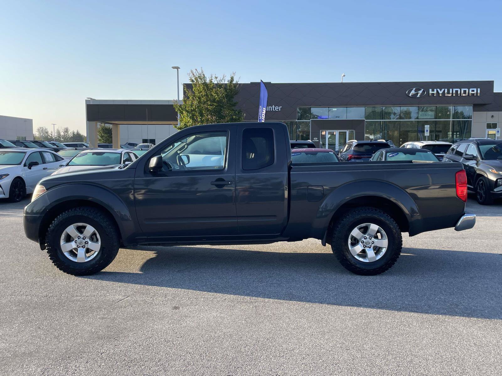 Used 2012 Nissan Frontier SV RWD image 23