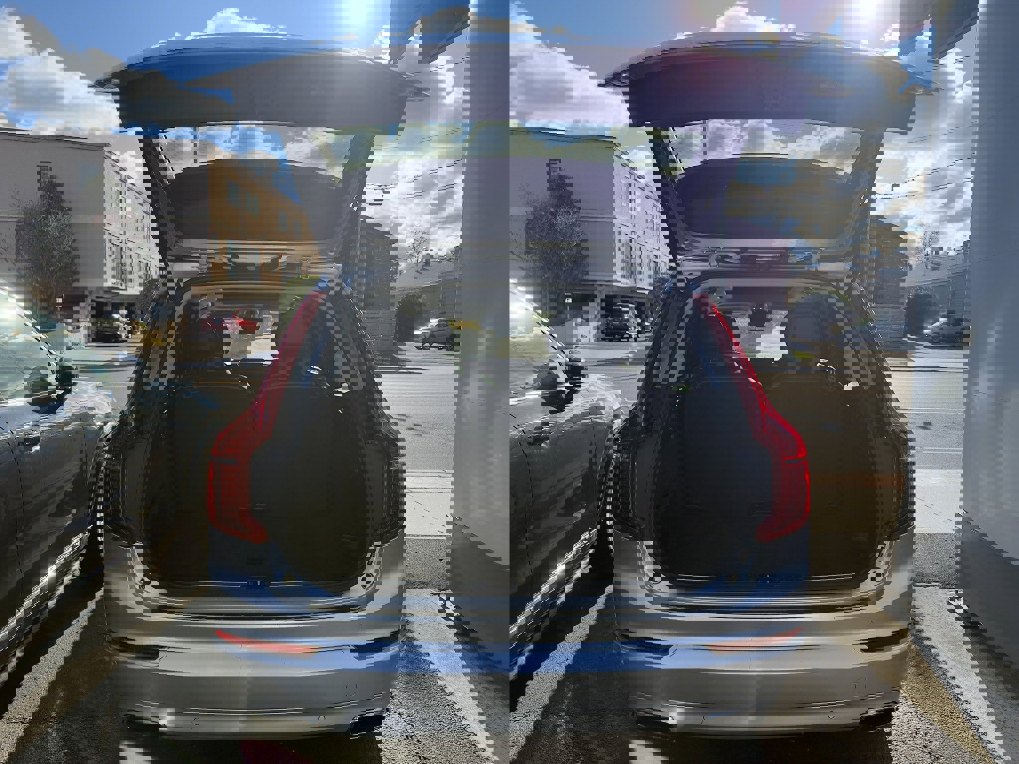 Used 2018 Volvo XC90 T6 Momentum w/ Convenience Package image 6