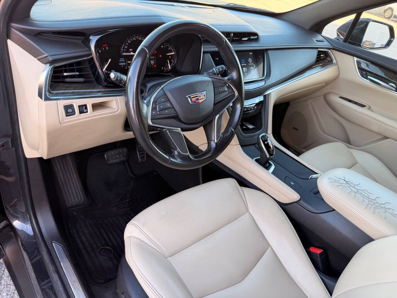 Used 2019 Cadillac XT5 FWD image 25