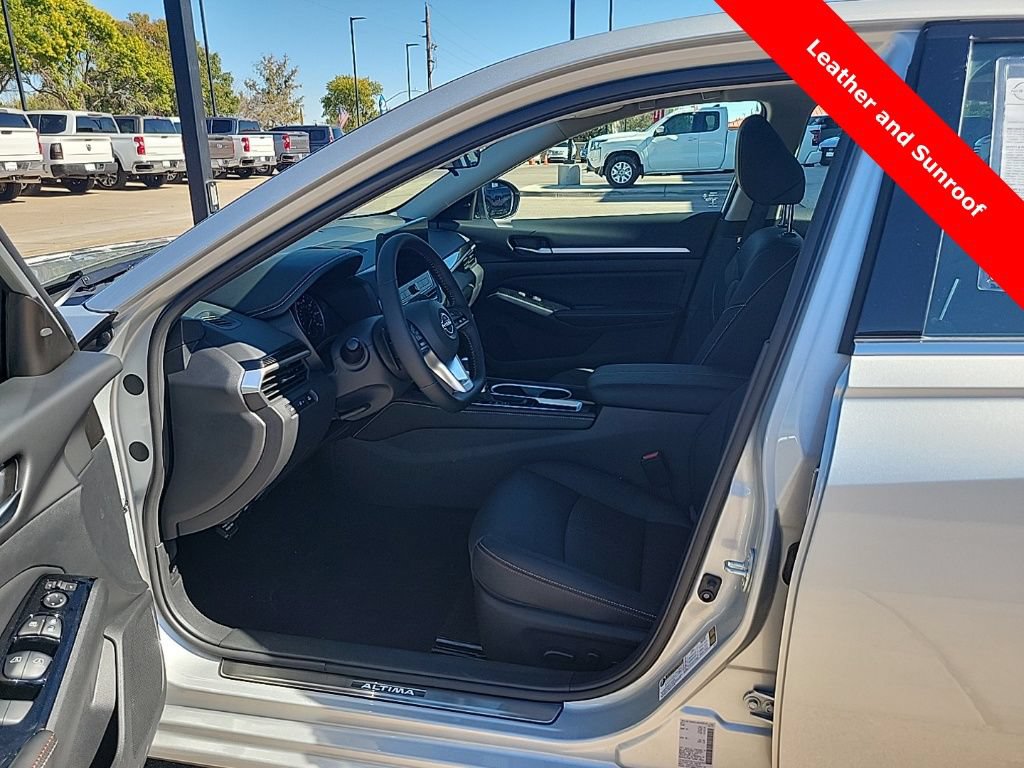 New 2025 Nissan Altima 2.5 SR w/ SR Premium Package FWD image 10
