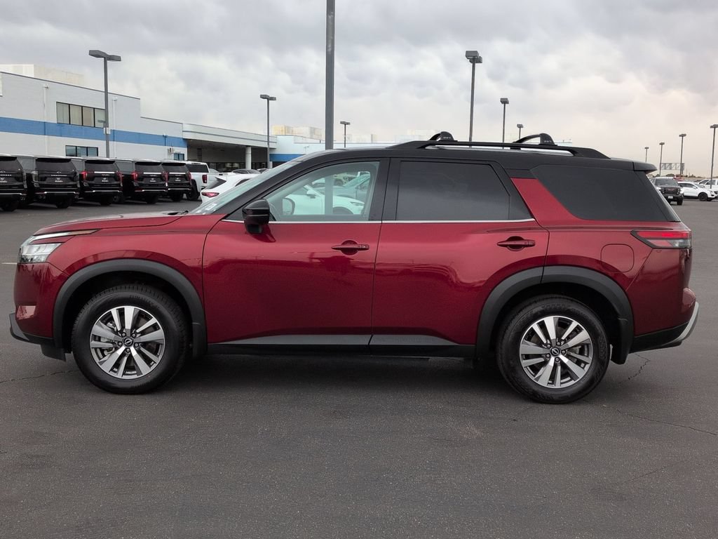 Used 2023 Nissan Pathfinder SL FWD image 16