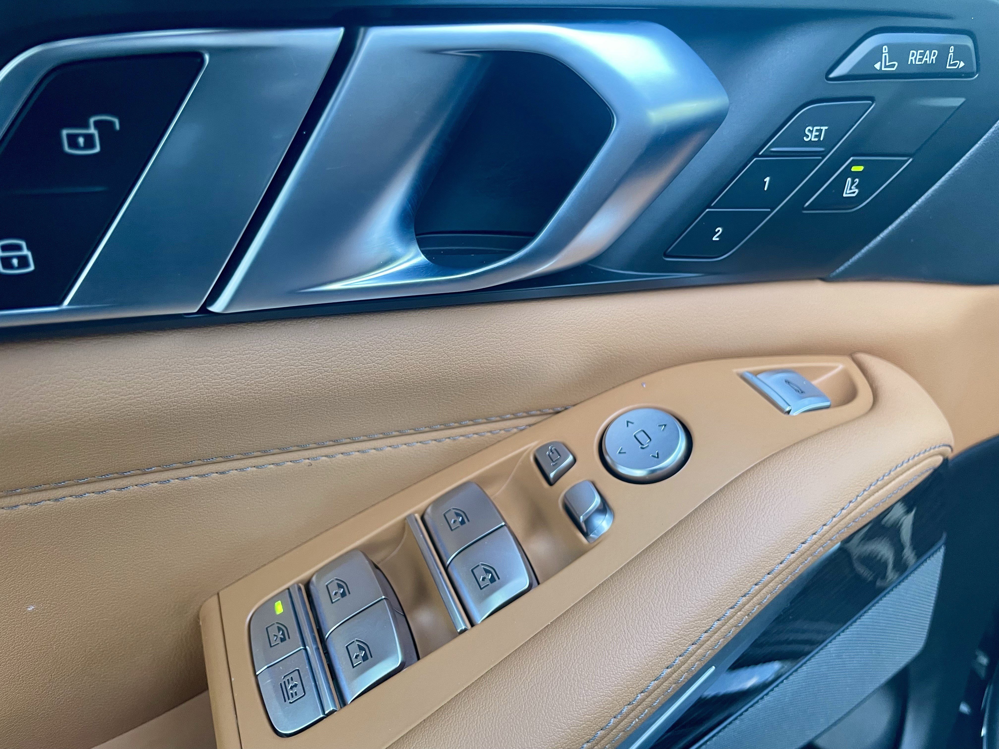 Used 2023 BMW X7 xDrive40i w/ M Sport Package image 11