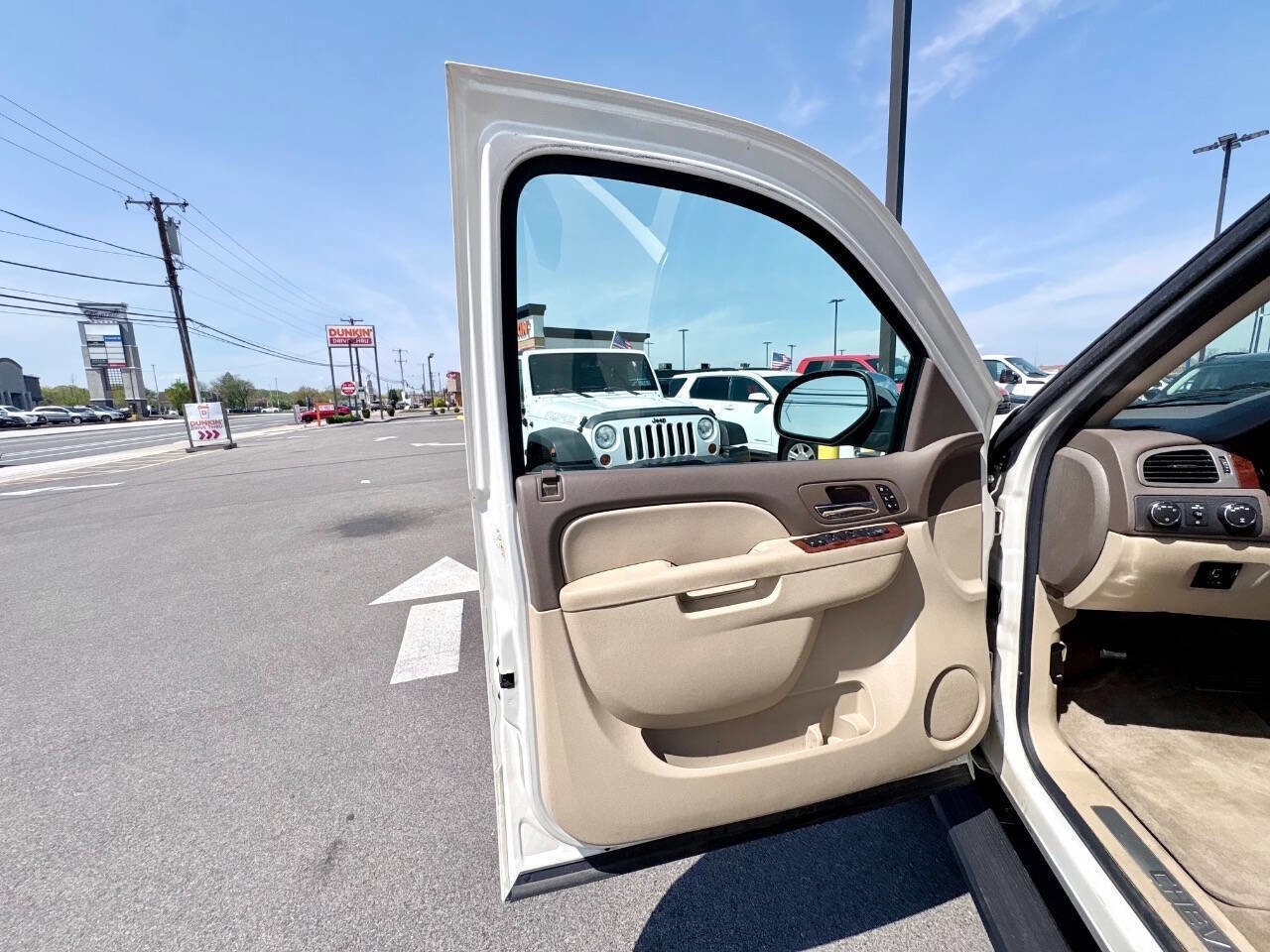 Used 2011 Chevrolet Tahoe LTZ AWD/4WD image 31
