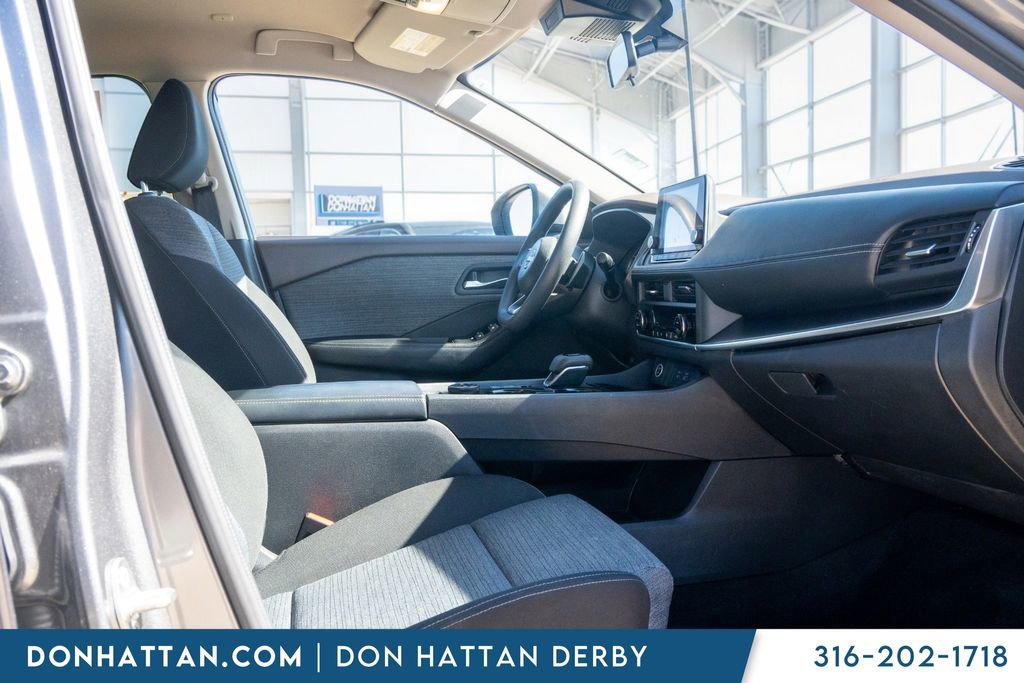 Used 2023 Nissan Rogue SV image 23