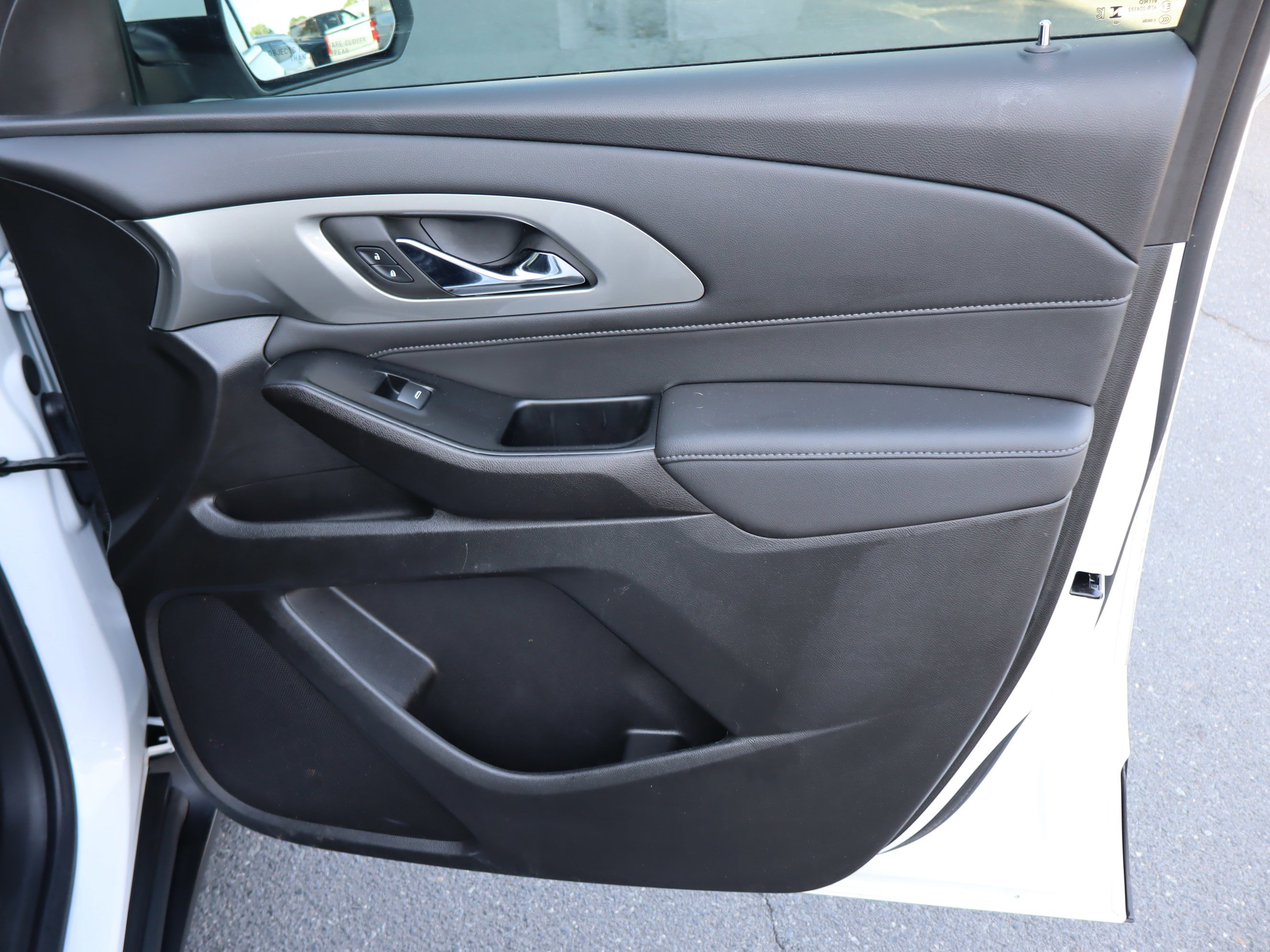 Used 2023 Chevrolet Traverse LT FWD image 37