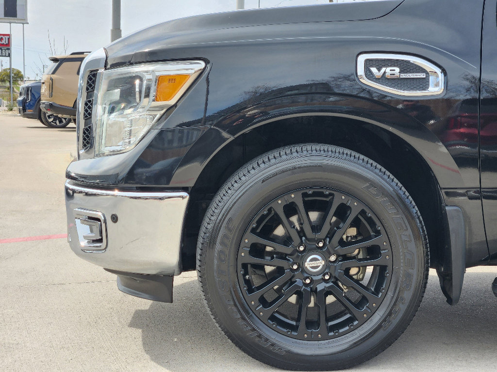 Used 2017 Nissan Titan SL image 8