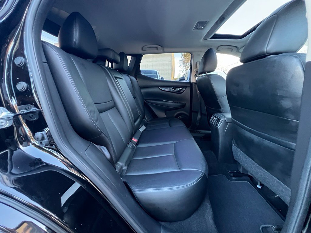 Used 2017 Nissan Rogue Sport SL w/ SL Premium Package FWD image 19
