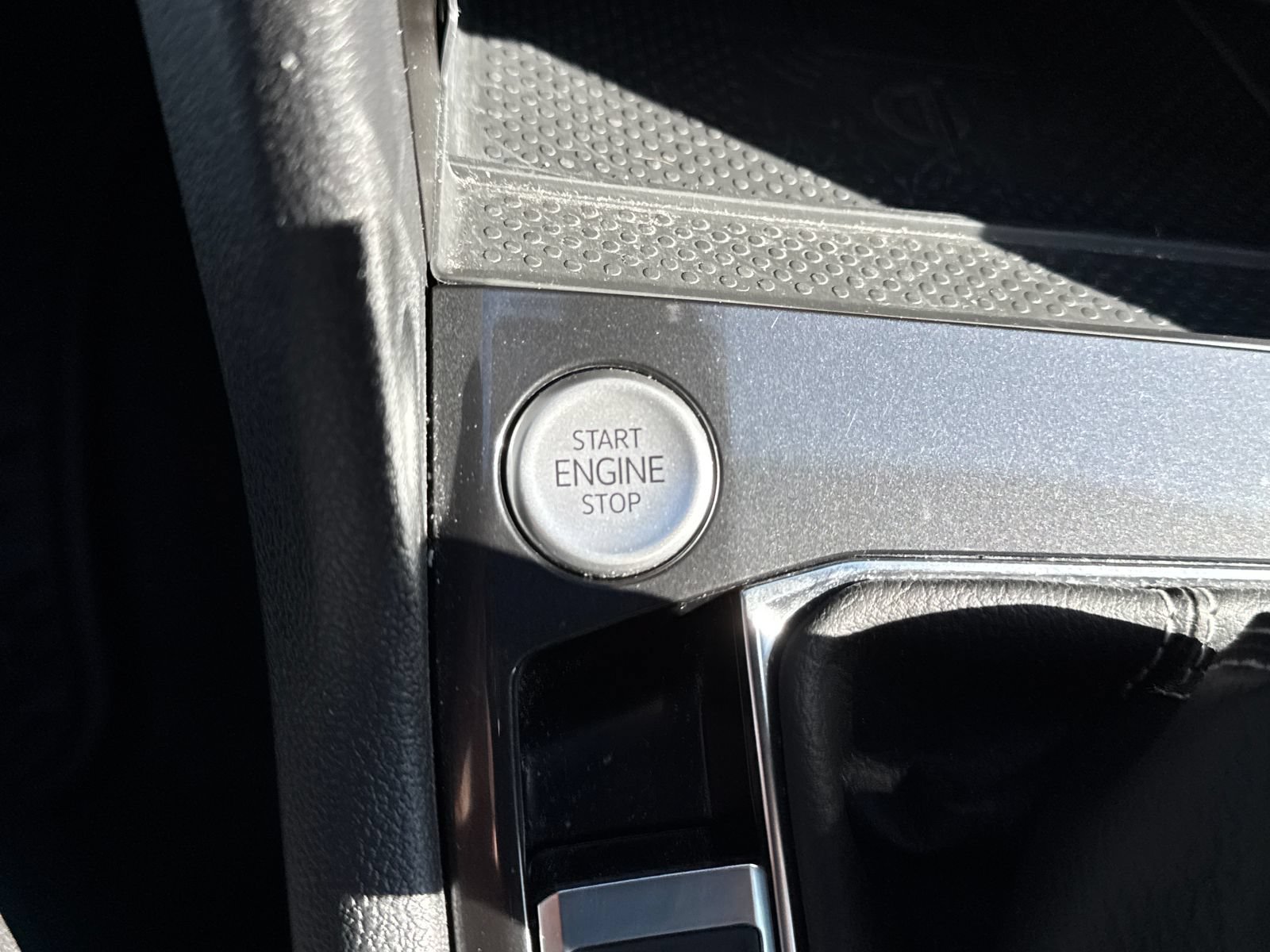Certified 2023 Volkswagen Tiguan SE R-Line FWD image 31