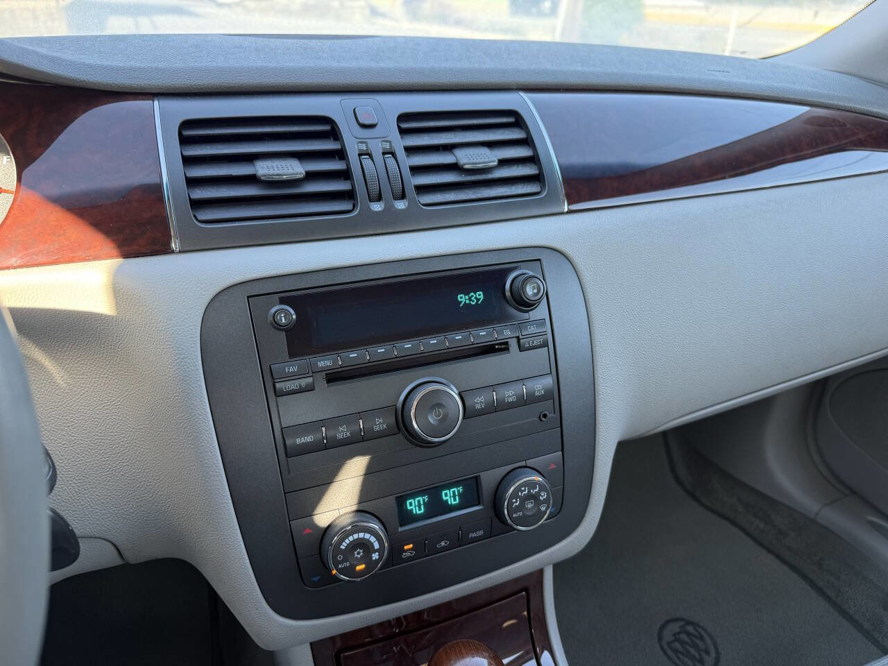 Used 2009 Buick Lucerne CXL image 26