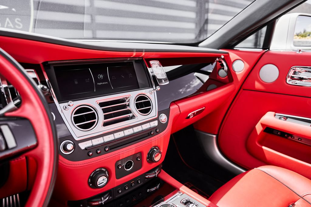 Used 2018 Rolls-Royce Dawn RWD image 59