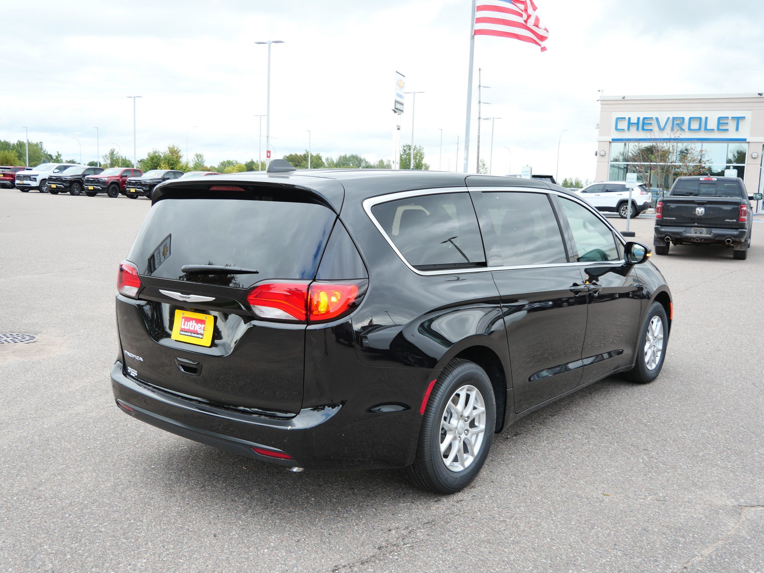 New 2027 Chrysler Pacifica LX FWD image 3
