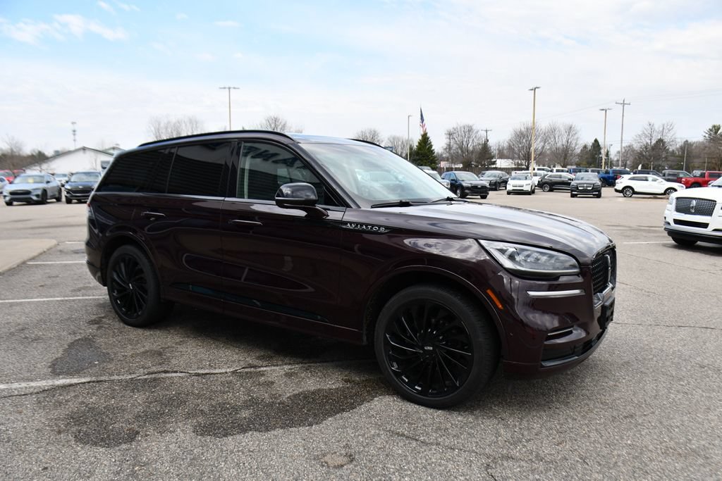 Used 2023 Lincoln Aviator Reserve w/ Jet Appearance Package AWD/4WD image 8