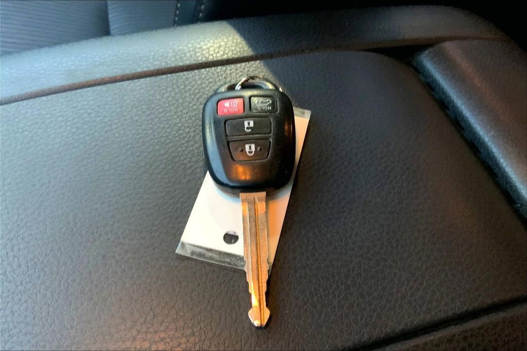 Used 2015 Toyota Highlander LE image 14