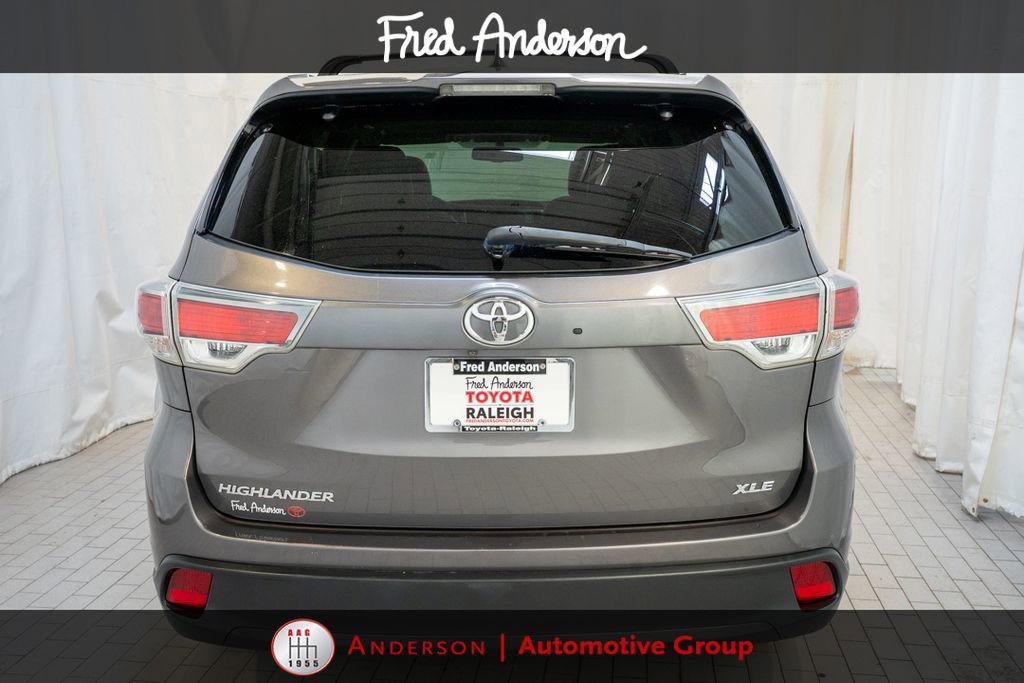 Used 2016 Toyota Highlander XLE FWD image 4