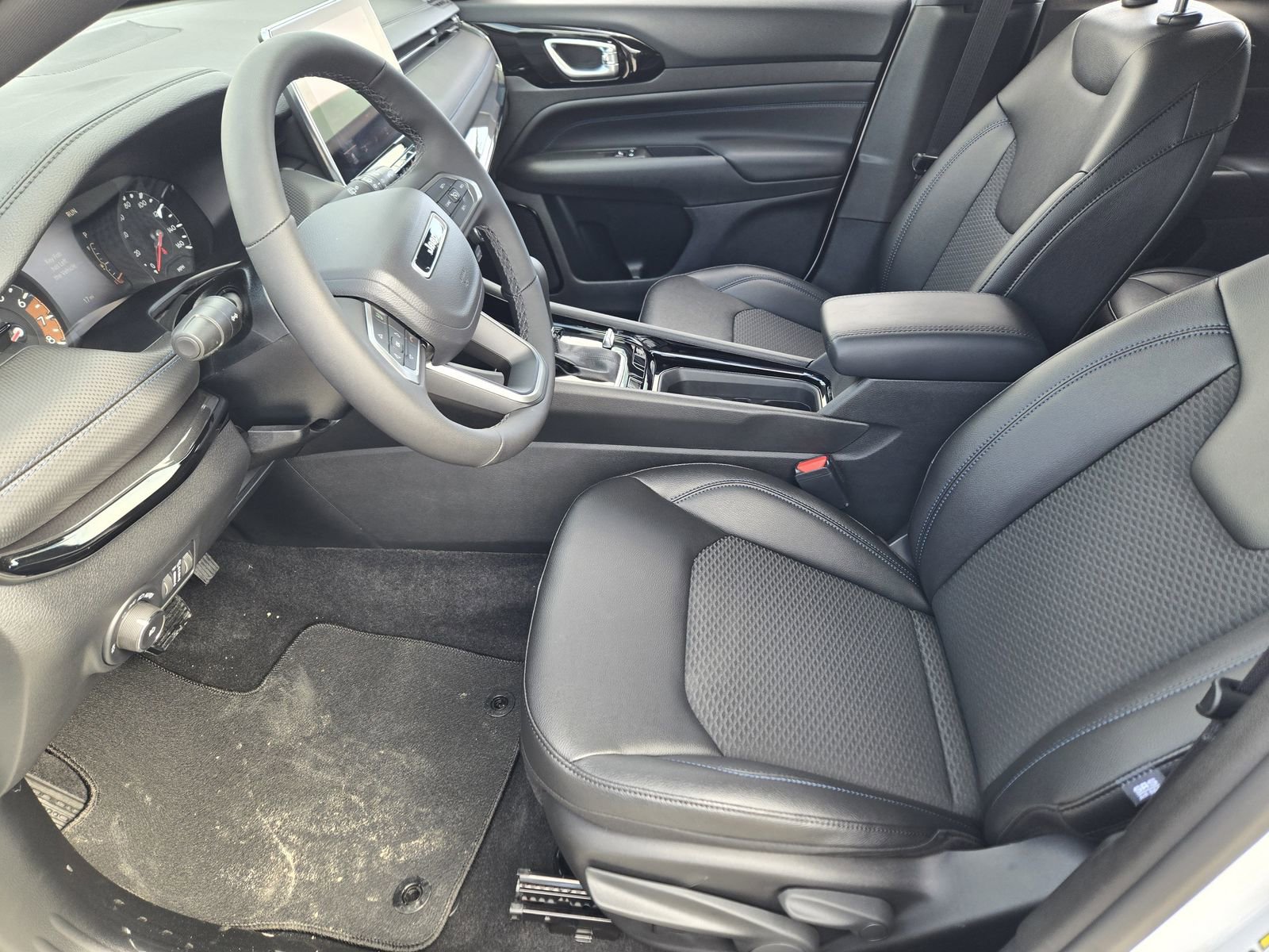 New 2026 Jeep Compass Latitude image 11