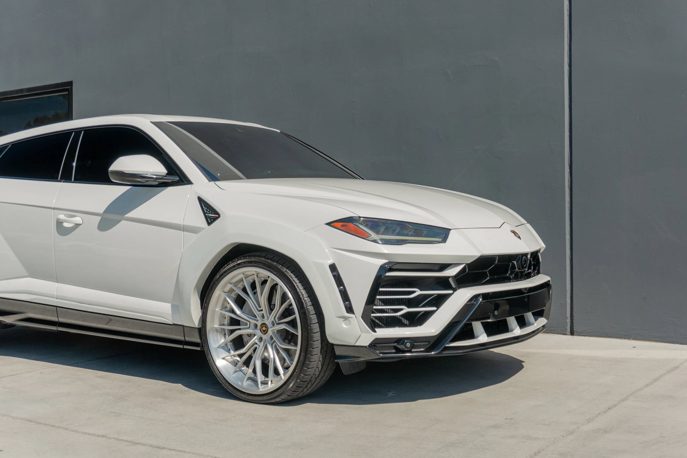 Used 2019 Lamborghini Urus AWD/4WD image 38