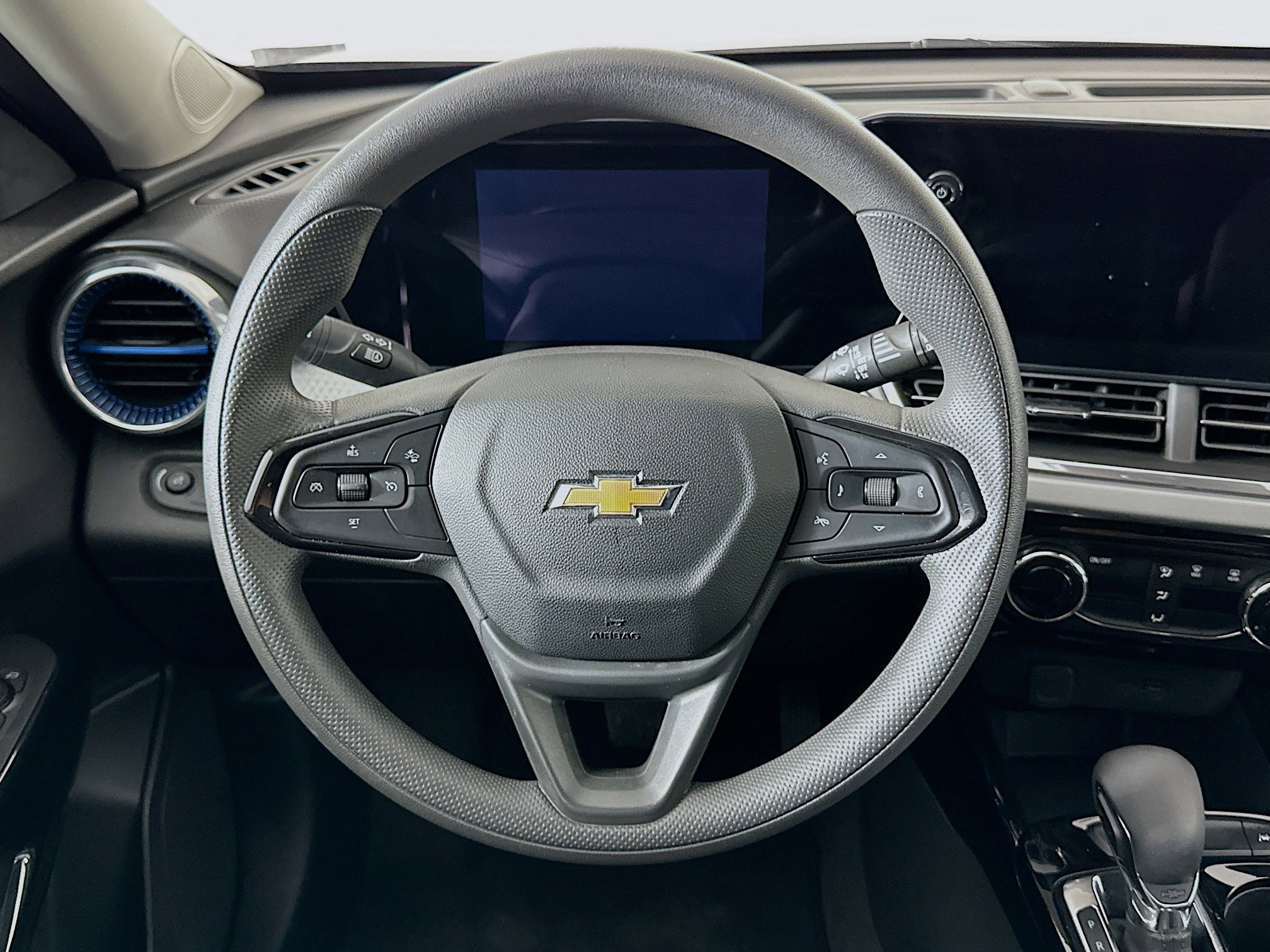 Used 2025 Chevrolet Trax LT FWD image 17