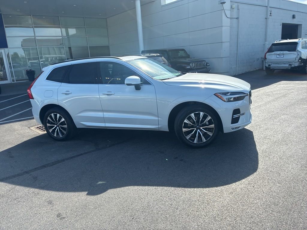 Used 2023 Volvo XC60 B5 Core w/ Climate Package AWD/4WD image 2