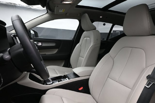 Used 2026 Volvo XC40 B5 Plus AWD/4WD image 10