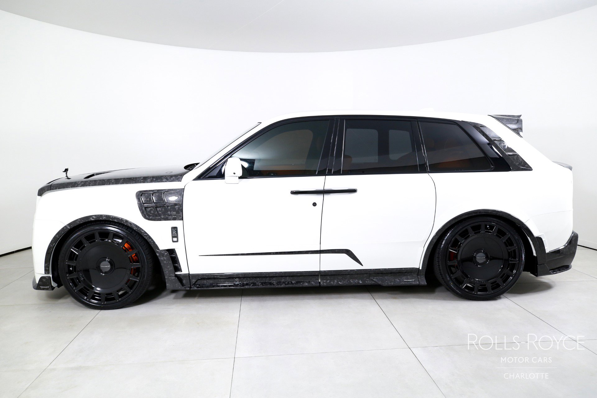 Used 2025 Rolls-Royce Cullinan Black Badge image 3