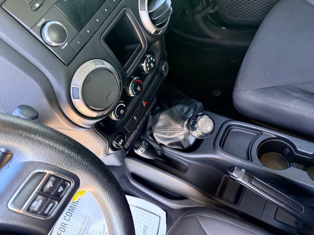 Used 2017 Jeep Wrangler Sport AWD/4WD image 25