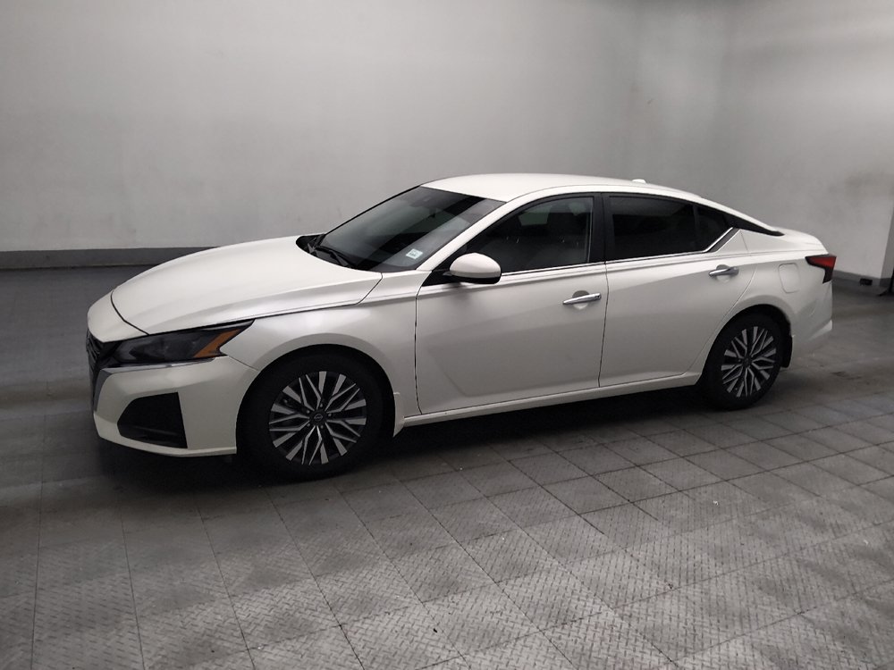 Used 2023 Nissan Altima 2.5 SV FWD image 2